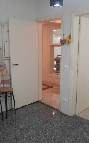 Casa de condomínio à venda com 420m², 5 quartos e 3 vagas Casa de condomínio à venda com 420m², 5 quartos e 3 vagasCozinha
