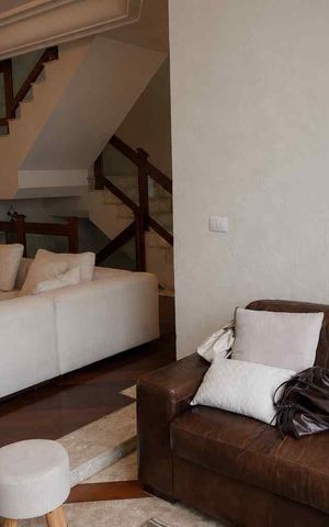 Casa de condomínio à venda com 420m², 5 quartos e 3 vagas Casa de condomínio à venda com 420m², 5 quartos e 3 vagasSala