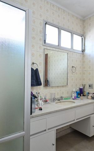 Casa à venda com 317m², 4 quartos e 5 vagasBanheiro