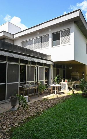 Casa à venda com 317m², 4 quartos e 5 vagasFachada Posterior