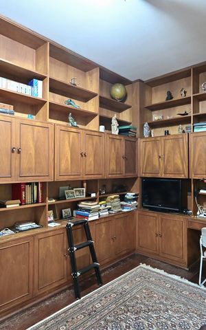 Casa à venda com 317m², 4 quartos e 5 vagasEscritório