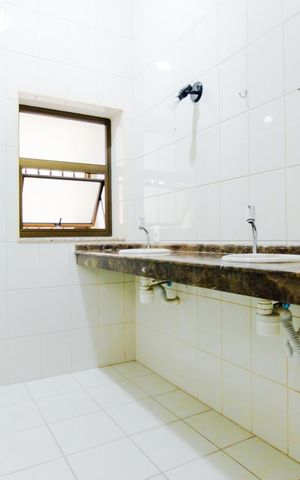 Casa para alugar com 250m², 4 quartos e 4 vagasBanheiro do Quarto 1