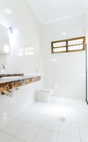 Casa para alugar com 250m², 4 quartos e 4 vagasBanheiro Social