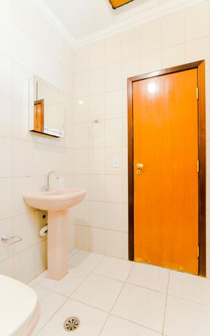 Casa para alugar com 250m², 4 quartos e 4 vagasBanheiro da Edícula 