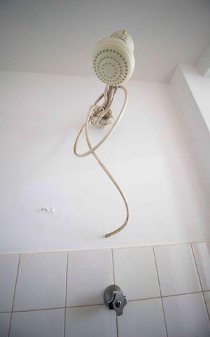 Apartamento para alugar com 298m², 3 quartos e 1 vaga Apartamento para alugar com 298m², 3 quartos e 1 vagaBanheiro da Suíte 2