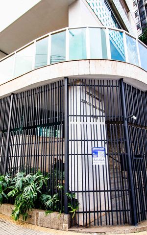 Apartamento para alugar com 298m², 3 quartos e 1 vaga Apartamento para alugar com 298m², 3 quartos e 1 vagaFachada