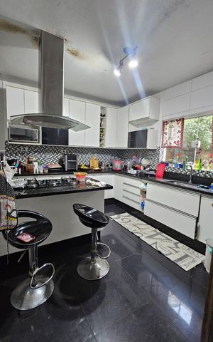 Casa à venda com 160m², 3 quartos e 4 vagas Casa à venda com 160m², 3 quartos e 4 vagasCozinha