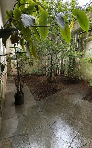 Casa à venda com 160m², 3 quartos e 4 vagas Casa à venda com 160m², 3 quartos e 4 vagasÁrea externa