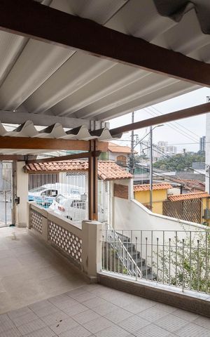Casa à venda com 215m², 4 quartos e 2 vagas Casa à venda com 215m², 4 quartos e 2 vagasGaragem