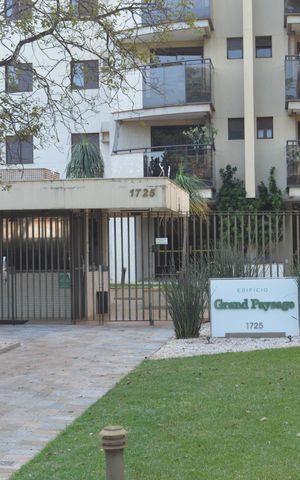Apartamento para alugar com 131m², 4 quartos e 2 vagasFachada e portaria