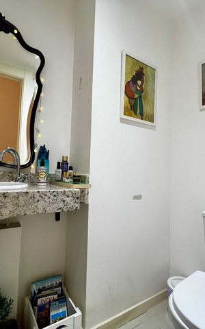 Apartamento à venda com 82m², 2 quartos e 1 vaga Apartamento à venda com 82m², 2 quartos e 1 vagaBanheiro 2