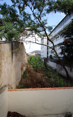 Casa à venda com 180m², 2 quartos e 5 vagasQuintal - fundos
