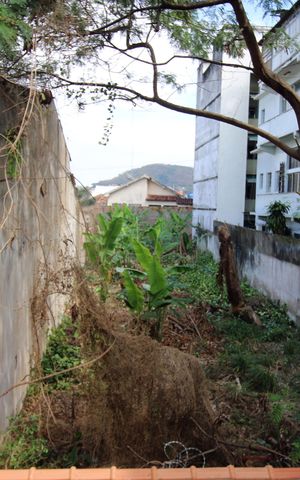 Casa à venda com 180m², 2 quartos e 5 vagasQuintal - fundos