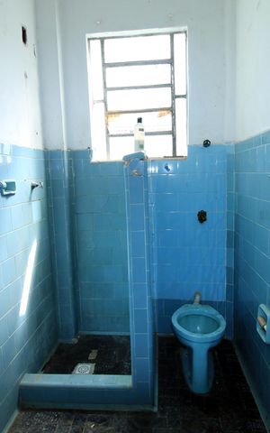 Casa à venda com 180m², 2 quartos e 5 vagasBanheiro