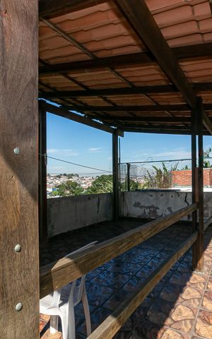 Casa à venda com 85m², 4 quartos e 2 vagas Casa à venda com 85m², 4 quartos e 2 vagasTerraço