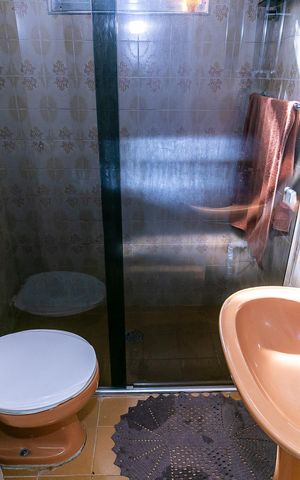 Casa à venda com 85m², 4 quartos e 2 vagas Casa à venda com 85m², 4 quartos e 2 vagasBanheiro