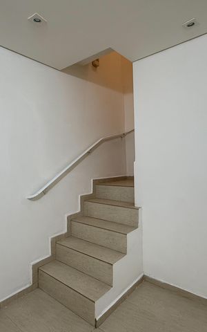 Casa à venda com 180m², 3 quartos e 1 vaga Casa à venda com 180m², 3 quartos e 1 vagaSala