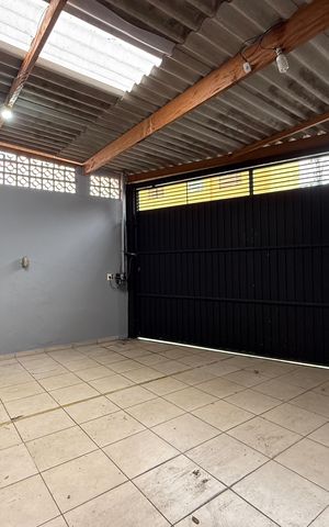 Casa à venda com 180m², 3 quartos e 1 vaga Casa à venda com 180m², 3 quartos e 1 vagaGaragem