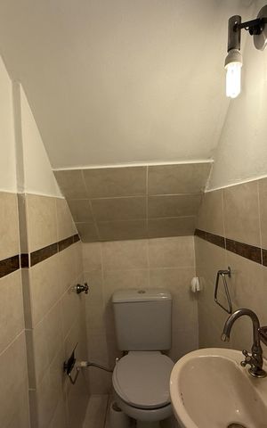 Casa à venda com 180m², 3 quartos e 1 vaga Casa à venda com 180m², 3 quartos e 1 vagaBanheiro