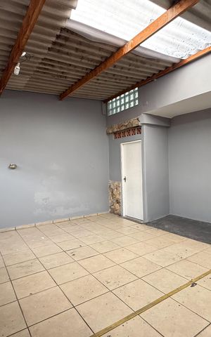 Casa à venda com 180m², 3 quartos e 1 vaga Casa à venda com 180m², 3 quartos e 1 vagaGaragem