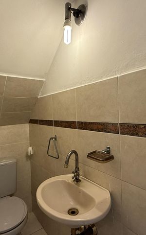 Casa à venda com 180m², 3 quartos e 1 vaga Casa à venda com 180m², 3 quartos e 1 vagaBanheiro