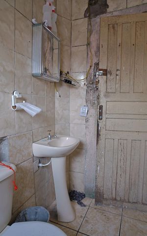 Casa à venda com 200m², 6 quartos e 2 vagasBanheiro