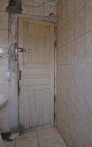 Casa à venda com 200m², 6 quartos e 2 vagasBanheiro