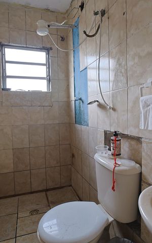 Casa à venda com 200m², 6 quartos e 2 vagasBanheiro