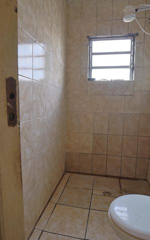 Casa à venda com 200m², 6 quartos e 2 vagasBanheiro