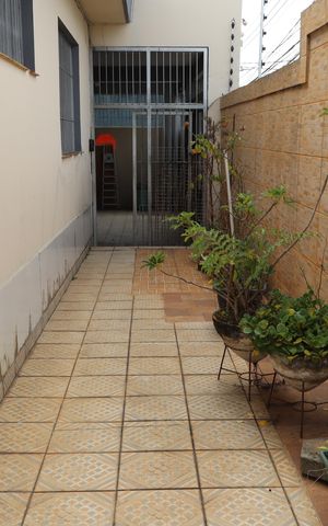 Casa à venda com 416m², 7 quartos e 5 vagasCorredor externo