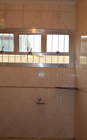 Casa à venda com 416m², 7 quartos e 5 vagasBanheira 1
