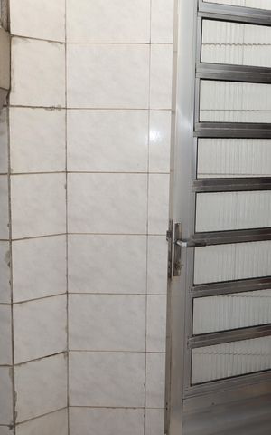 Casa à venda com 416m², 7 quartos e 5 vagasEscada Varada e área de serviço
