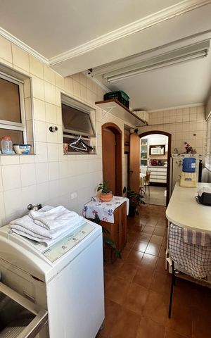 Apartamento à venda com 141m², 3 quartos e 2 vagas Apartamento à venda com 141m², 3 quartos e 2 vagasÁrea de Serviço