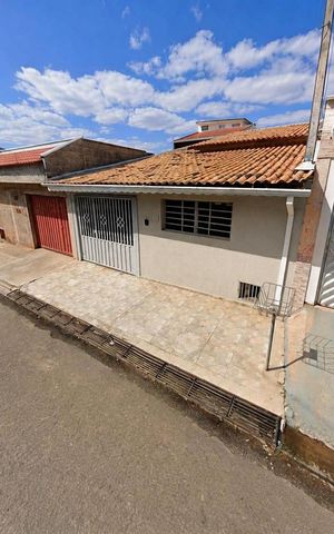 Casa à venda com 149m², 3 quartos e 3 vagas Casa à venda com 149m², 3 quartos e 3 vagasFachada