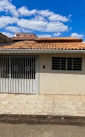 Casa à venda com 149m², 3 quartos e 3 vagas Casa à venda com 149m², 3 quartos e 3 vagasFachada
