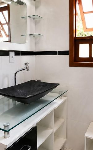 Casa para alugar com 350m², 2 quartos e 2 vagas Casa para alugar com 350m², 2 quartos e 2 vagasBanheiro