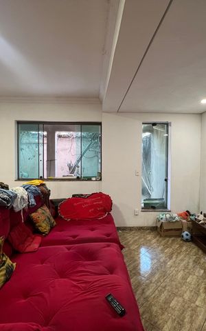 Casa à venda com 300m², 4 quartos e 4 vagas Casa à venda com 300m², 4 quartos e 4 vagasSala