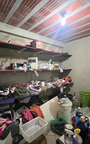 Casa à venda com 300m², 4 quartos e 4 vagas Casa à venda com 300m², 4 quartos e 4 vagasQuarto 5
