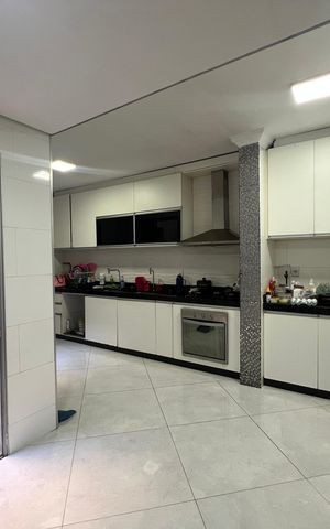 Casa à venda com 300m², 4 quartos e 4 vagas Casa à venda com 300m², 4 quartos e 4 vagasCozinha