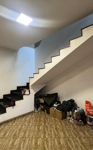 Casa à venda com 300m², 4 quartos e 4 vagas Casa à venda com 300m², 4 quartos e 4 vagasSala