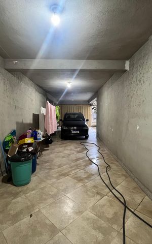 Casa à venda com 300m², 4 quartos e 4 vagas Casa à venda com 300m², 4 quartos e 4 vagasGaragem