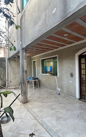 Casa à venda com 300m², 4 quartos e 4 vagas Casa à venda com 300m², 4 quartos e 4 vagasFachada