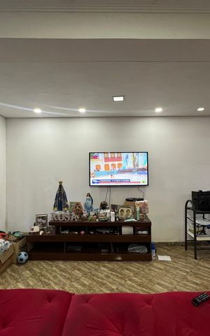 Casa à venda com 300m², 4 quartos e 4 vagas Casa à venda com 300m², 4 quartos e 4 vagasSala