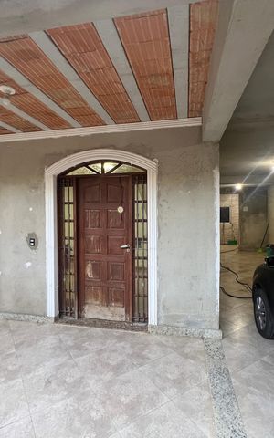 Casa à venda com 300m², 4 quartos e 4 vagas Casa à venda com 300m², 4 quartos e 4 vagasFachada