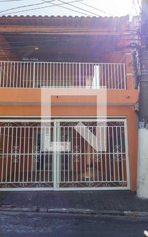 Casa para alugar com 125m², 3 quartos e 2 vagas Casa para alugar com 125m², 3 quartos e 2 vagasFachada