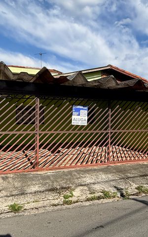 Casa para alugar com 60m², 2 quartos e 1 vaga Casa para alugar com 60m², 2 quartos e 1 vagaFachada