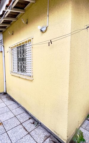 Casa para alugar com 65m², 2 quartos e 2 vagas Casa para alugar com 65m², 2 quartos e 2 vagasÁrea externa