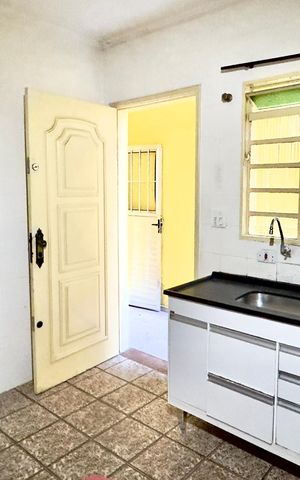 Casa para alugar com 65m², 2 quartos e 2 vagas Casa para alugar com 65m², 2 quartos e 2 vagasCozinha