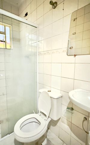 Casa para alugar com 65m², 2 quartos e 2 vagas Casa para alugar com 65m², 2 quartos e 2 vagasBanheiro social
