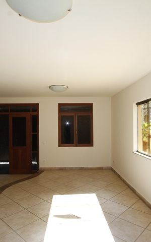 Casa para alugar com 150m², 3 quartos e 2 vagasSala